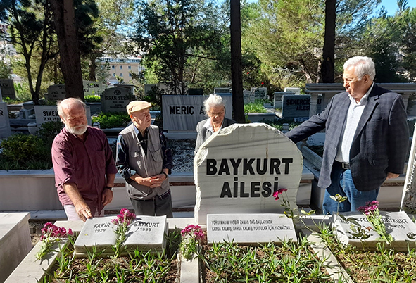 Usta yazar Fakir Baykurt’u mezarı başında andık!