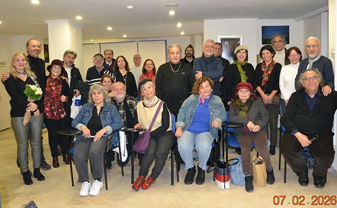 Biri sözcüklerin iç sesini, diğeri çizginin sessizliğini dinliyor!